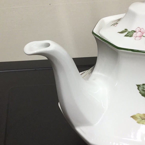 Fancy teapot - Picture 2 of 12